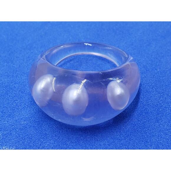 Lucite Resin Dome Ring Size 7.75 Clear with Faux Pearl bubbles Y2K Retro - Picture 7 of 13